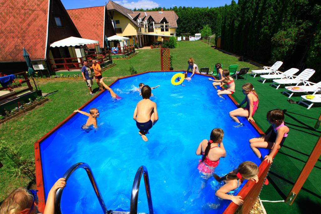 Abádszalóki Vitorlás Vendégház Esterno foto