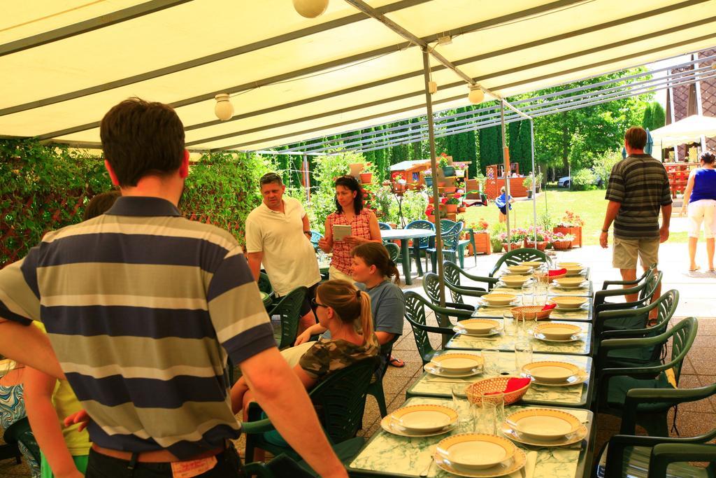 Abádszalóki Vitorlás Vendégház Esterno foto